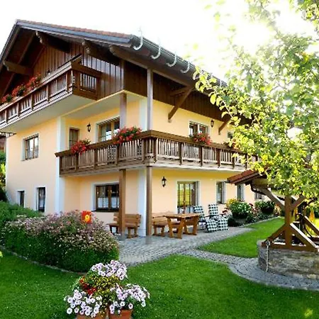 Holzferienhäuser Leithenwald *