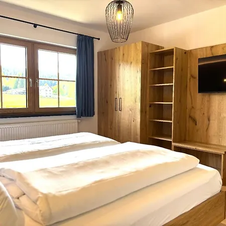 Holzferienhaeuser Leithenwald